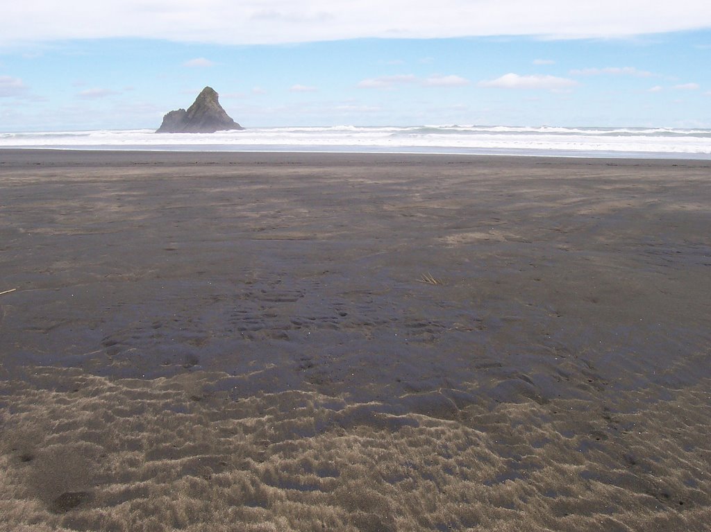 Karekare Beach, Panatahi Island, the rocky outcrop Jane Campion immortalized in her wonderful movie 'The Piano' by michaelhoen