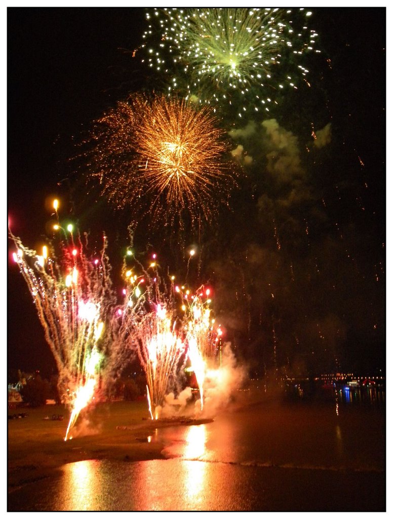 Rheinkirmes Feuerwerk 2009 #2 by AudioNaUT