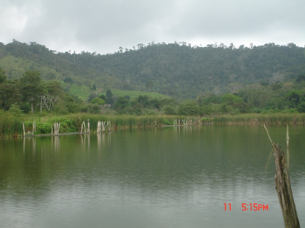 Laguna de Esmeraldas by Ivan Boada