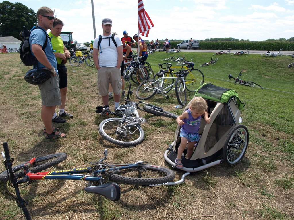 RAGBRAI in Henderson by Blake Mayberry