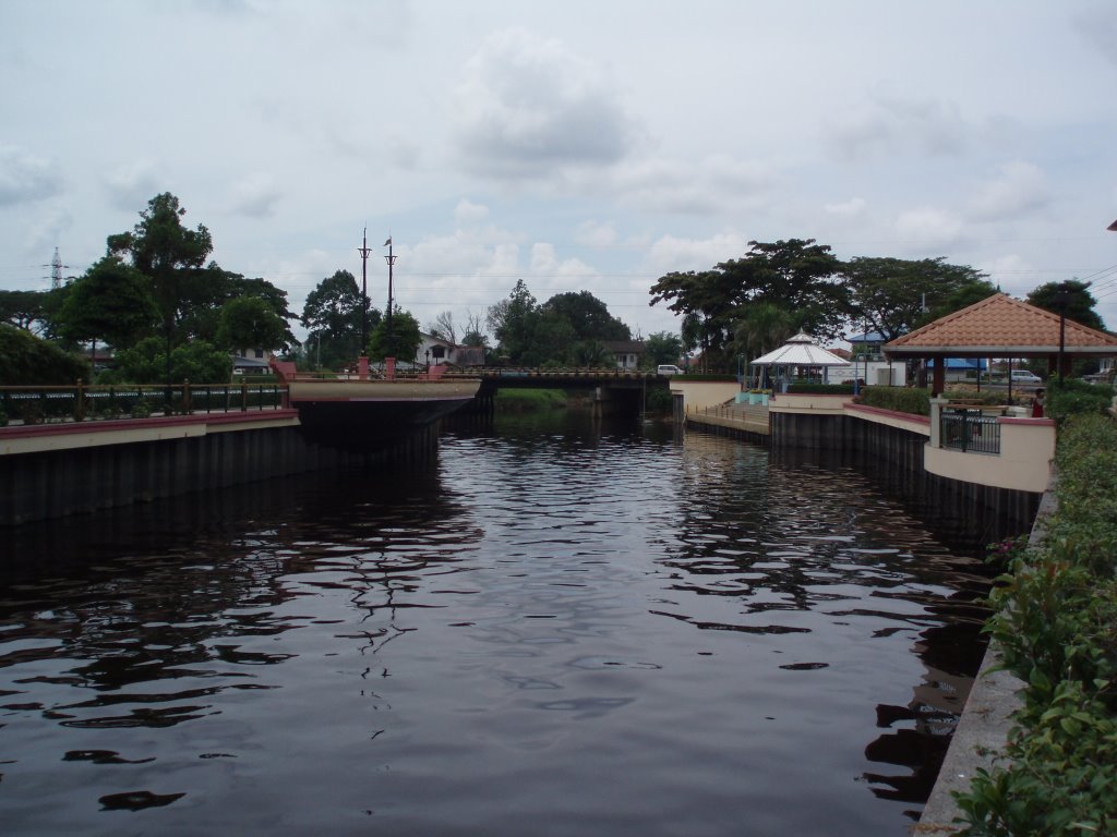 Pekan Sibu, 96000 Sibu, Sarawak, Malaysia by Tay Albert