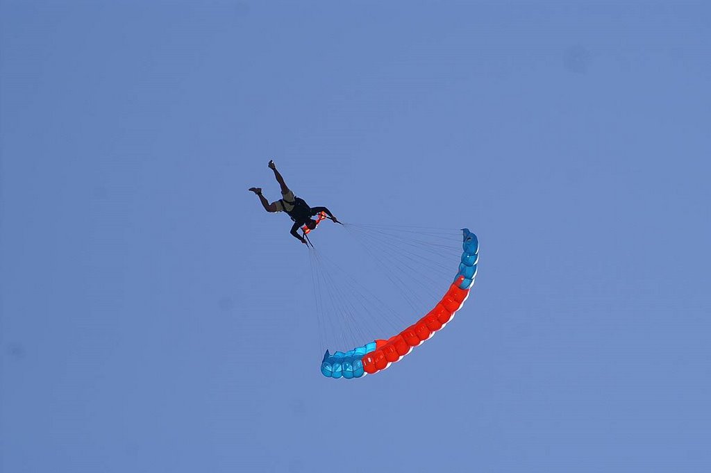 Parachutist paracentrum Texel by Peter van de Haar