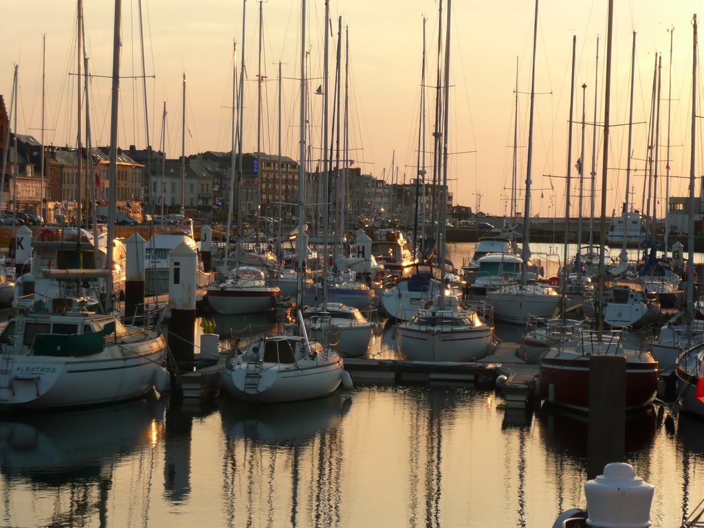 Le port de Fécamp au soleil couchant by annette Lacroix