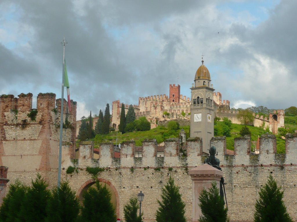 Soave , ses murailles et son château by annette Lacroix