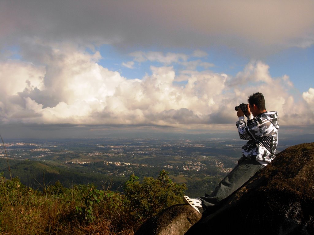 Com um pouco de sorte, é possível registrar boas imagem dos altos do Pico do Urubú. by joao batista shimoto