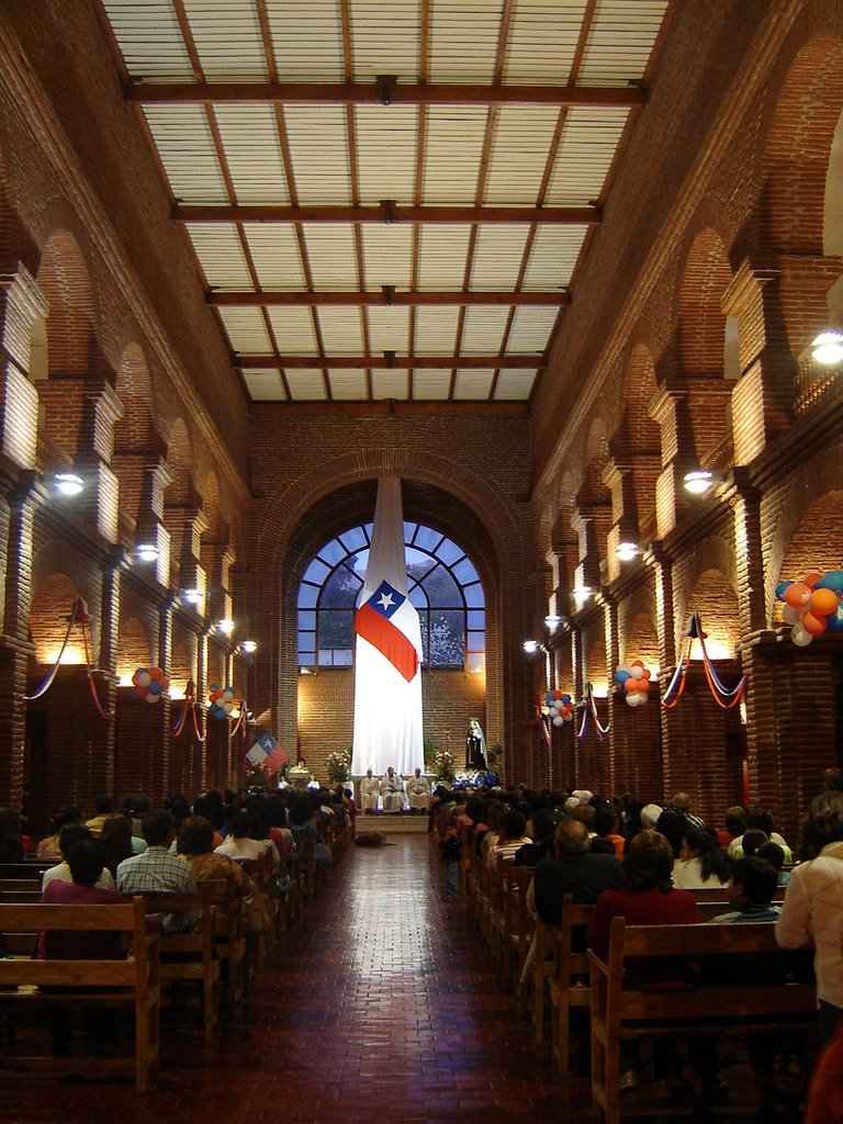 Iglesia Putaendo (interior) by Pablo Bonert