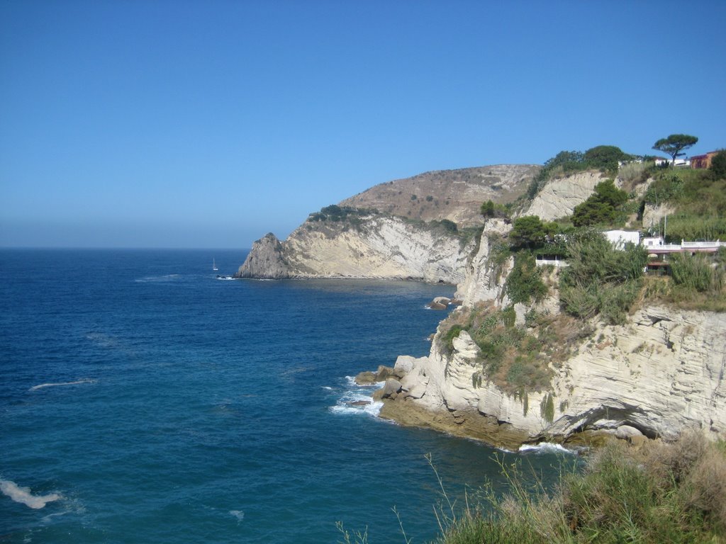 Ischia - Panorama dalla fermata degli Autobus verso località Pomicione Punta Imperatore 19-07-09 by Arciere82