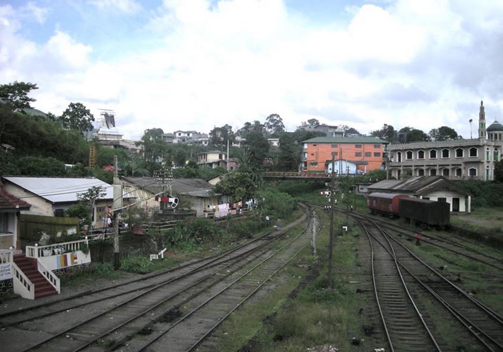 Railway Station - (හැටන් දුම්රිය ස්ථානය) by Sanjaya Prasad