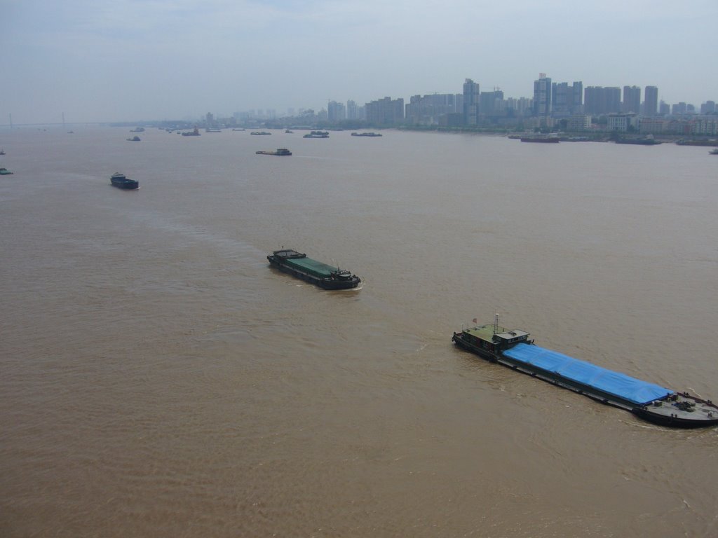 长江航运 Ships in Yangtze River by 新手科学家