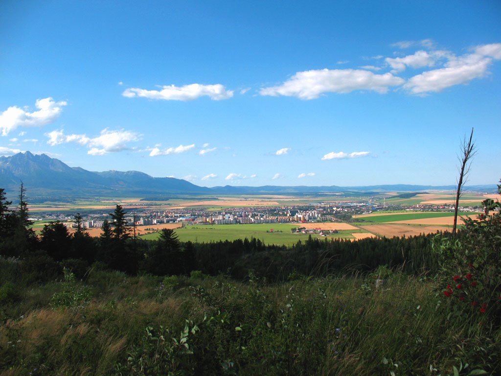 Pohľad zo Zámčiska na Poprad by mondzo