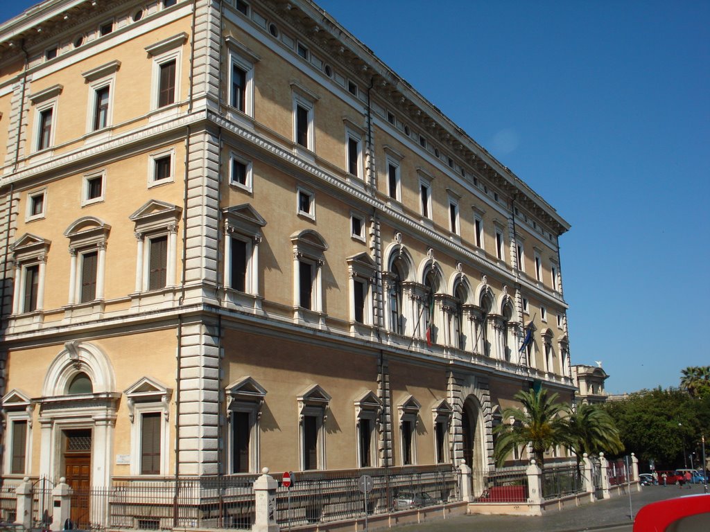 Fachada del museo nacional romano. by ROBERT MORANCHO