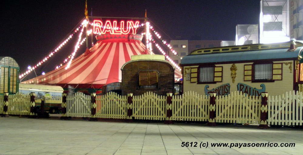 El "Raluy" en la Plaça de la LLibertat en Reus by www.payasoenrico.com