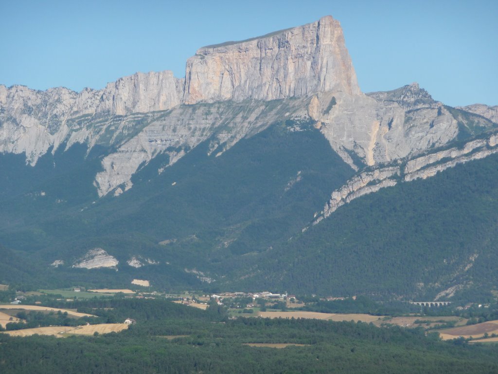 Vue du Mont Aiguille by Fabrice Chovin-bayle