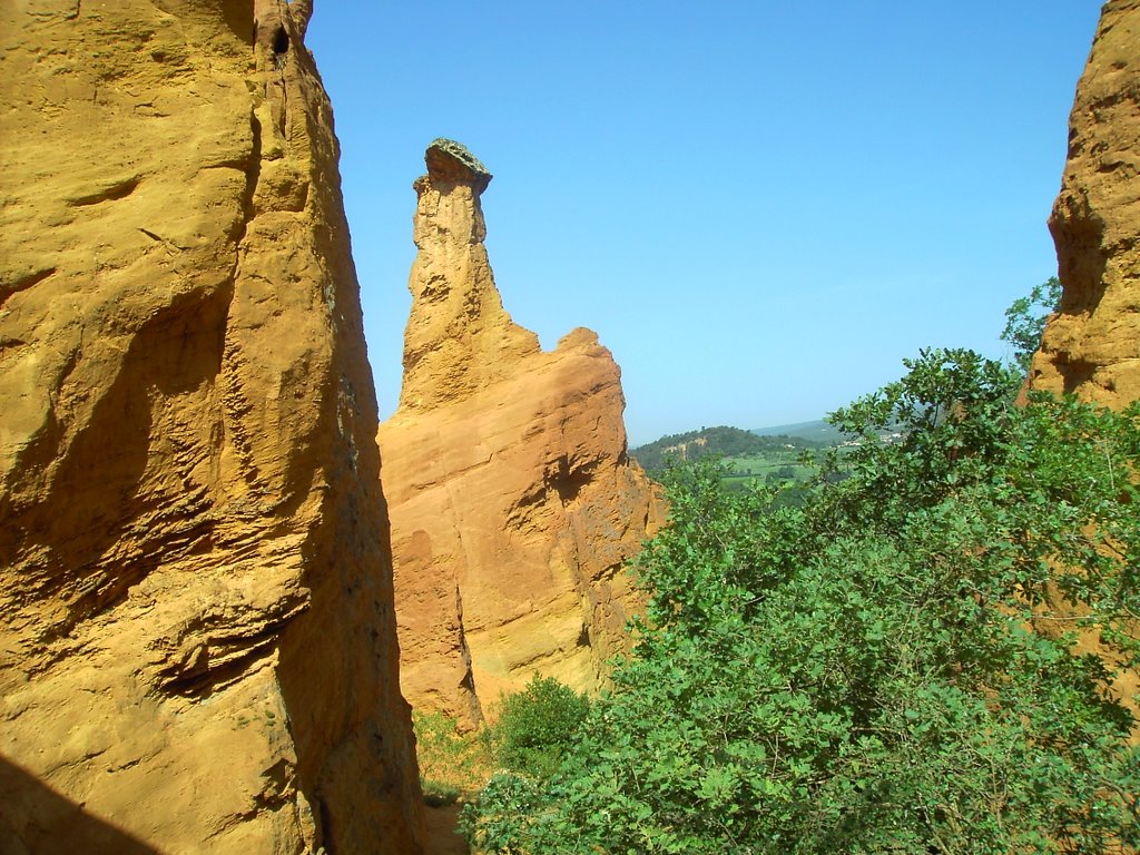 Le Colorado de Rustrel France (l'ocre)...67 by Raymond Grelet