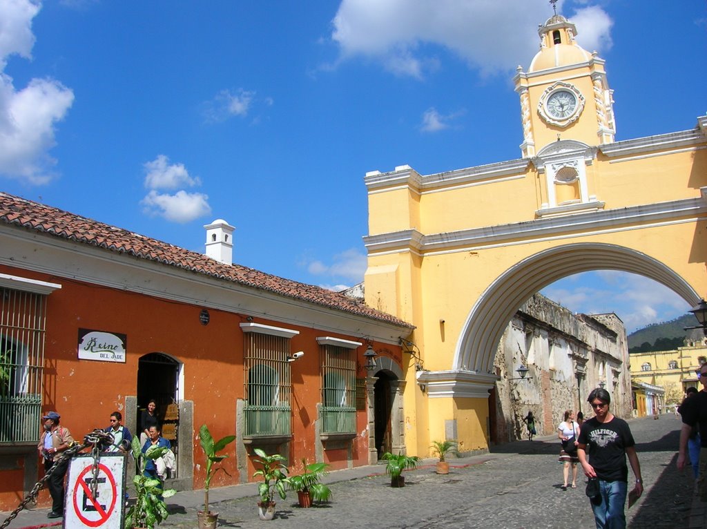 Calle del Arco, Antigua Guatemala by stephaniefalla