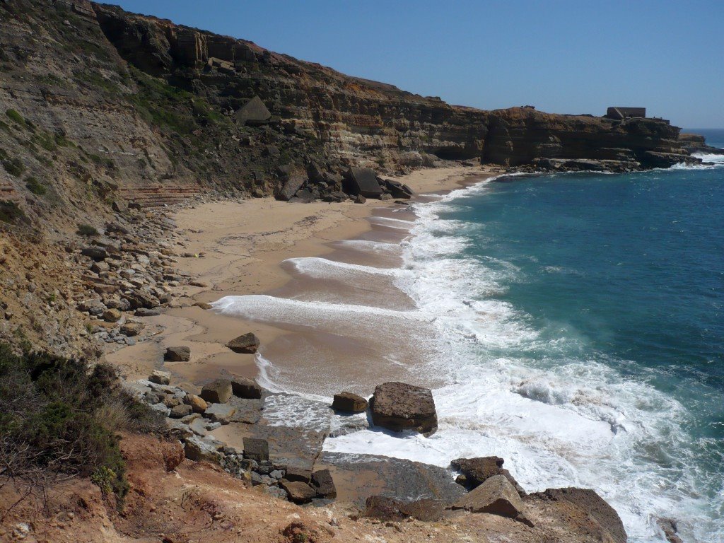 Ribeira de Ilhas (praia perto) by João Afonso