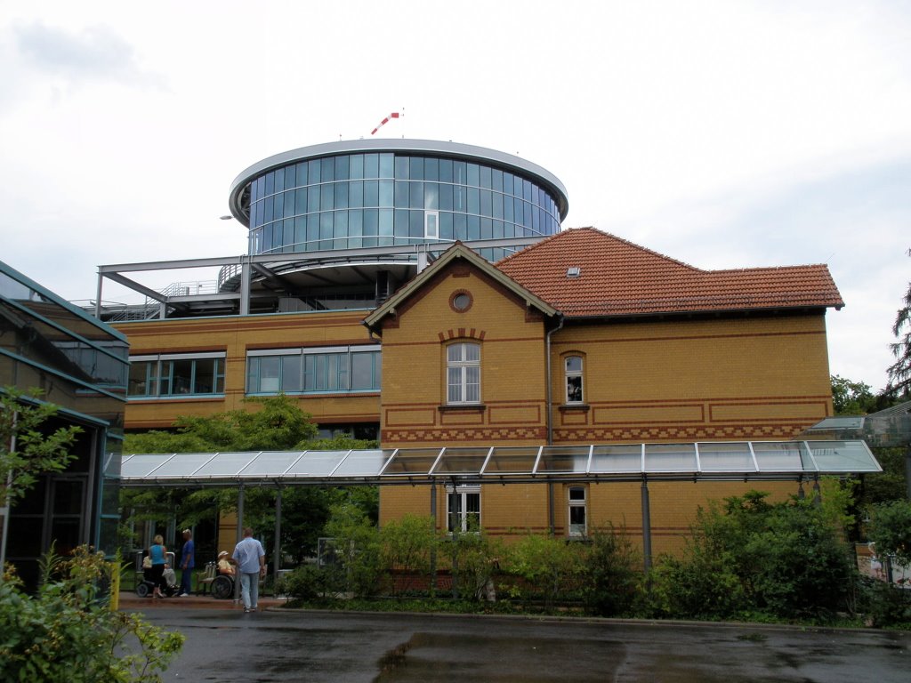 Unfall-Krankenhaus Berlin, Hubschrauber-Hangar by odoriou