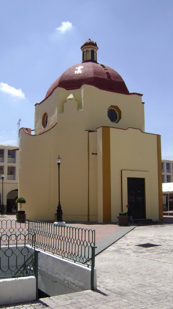 Capilla Exenta en la Plaza Fray Andres de Castro de la Ciudad de Toluca by chuchomotas