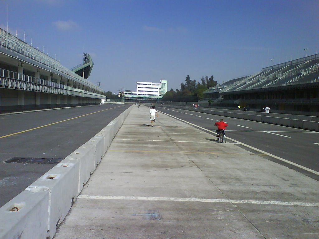 Autodromo hermanos rodriguez zona de pits by Cesar Villalobo Zambran