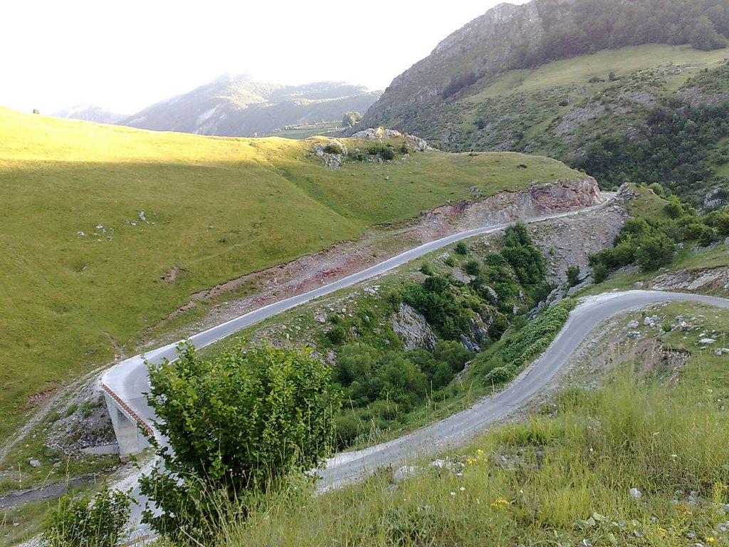 Bjelasnica - view to Crossroad Sinanovici-Umoljani by hasanc