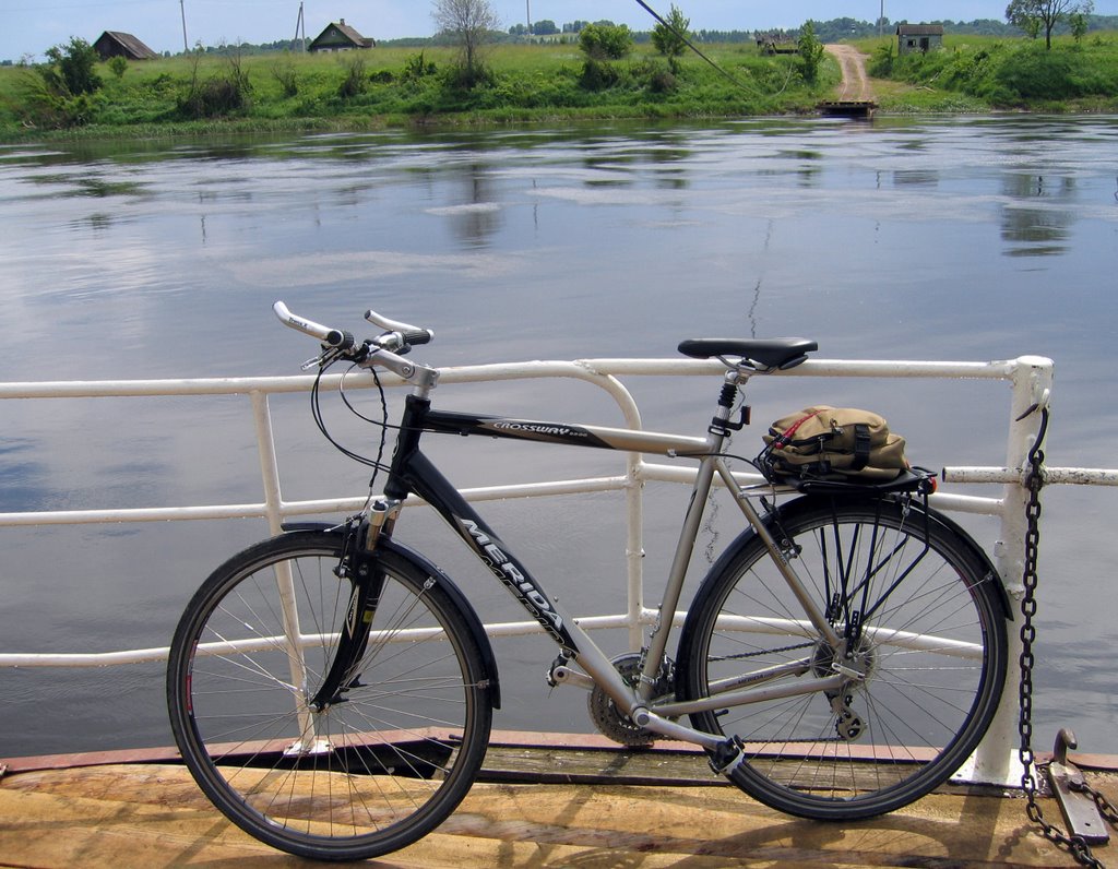 On river Neris ferry near Čiobiškis (June 18, 2005) by Tadas Meskauskas