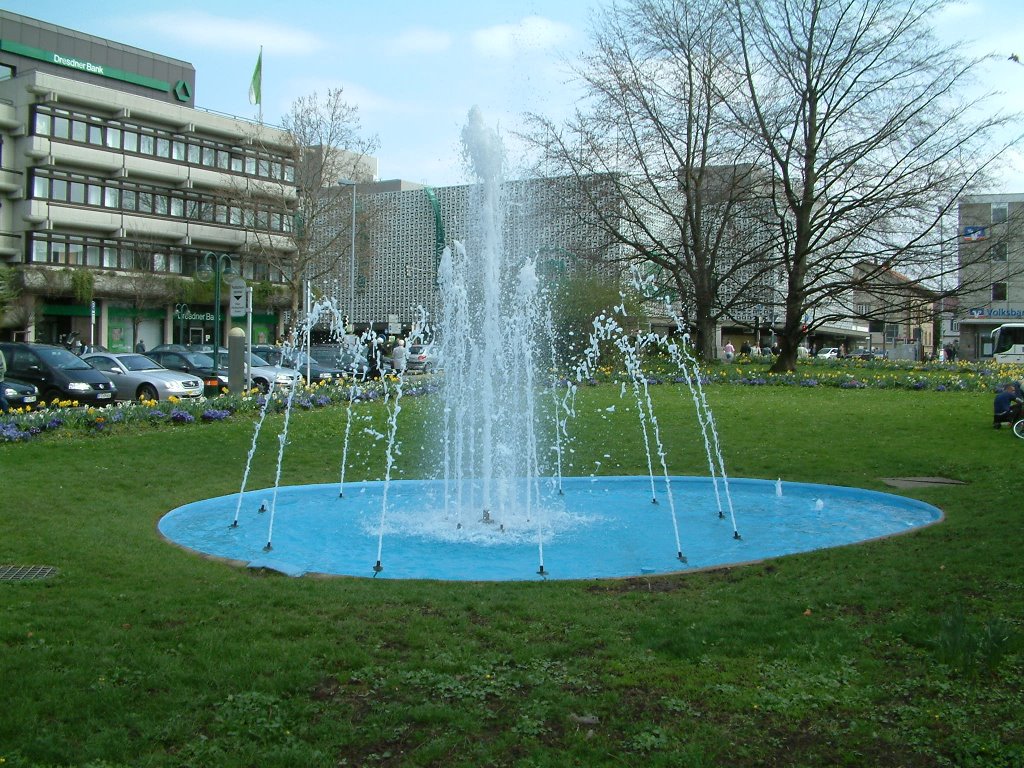 Springbrunnen am Listplatz by Tanja Wack