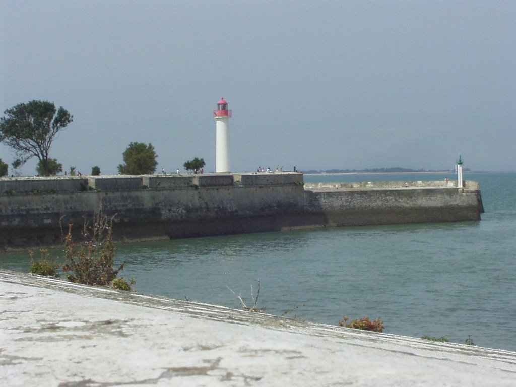 Hafeneinfahrt Saint-Martin-de-Ré, Ile de Ré by B.G. Ulrich