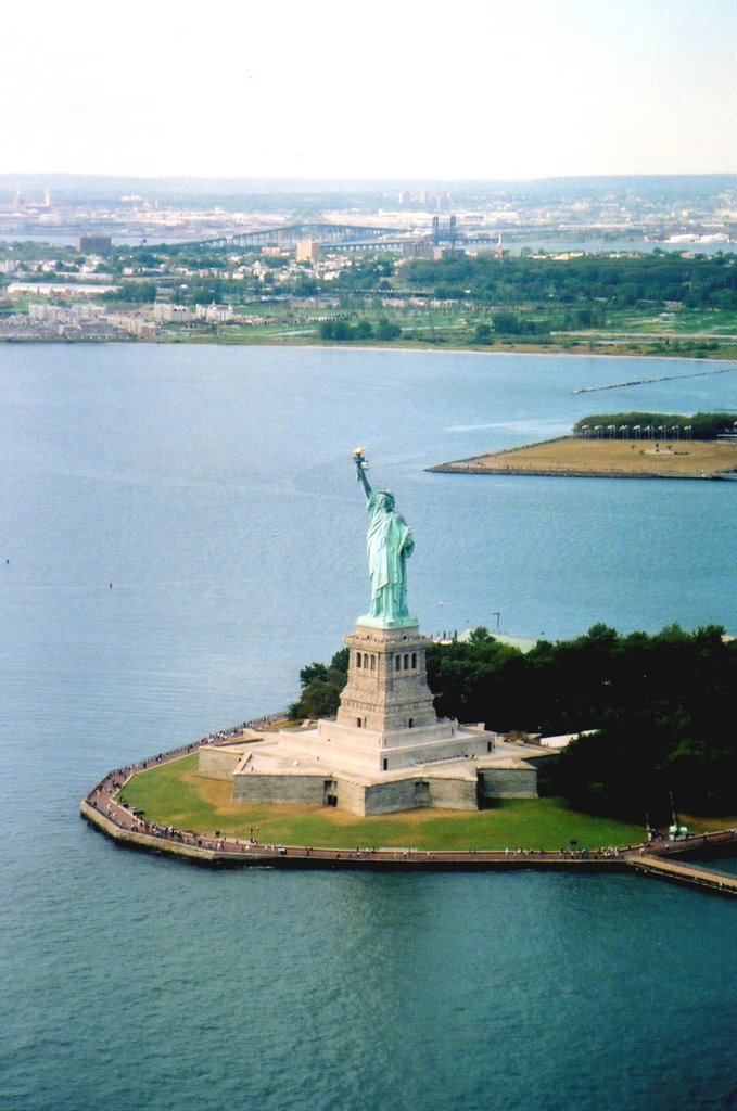 STATUE DE LA LIBERTE VUE D'EN HAUT by CADEAC BERNARD