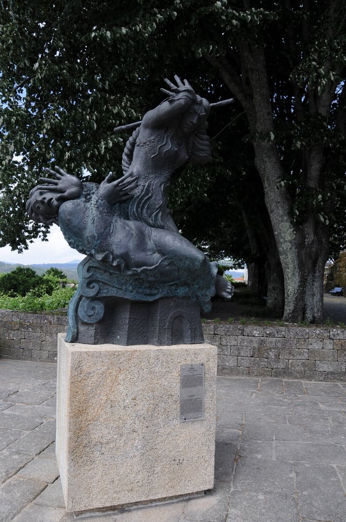 Estátua de Inês Negra by J. Braga