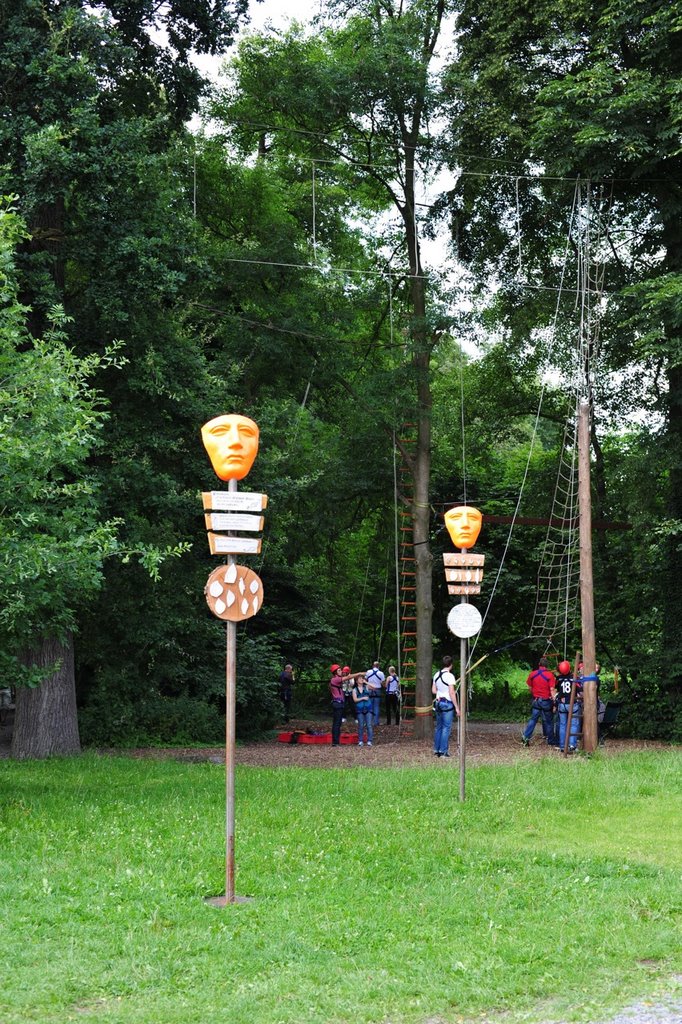 Standarten und Hochseil-Klettergarten by Michi Feld