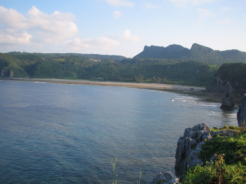 La plage déserte depuis Hedo by pierrot-la-lune