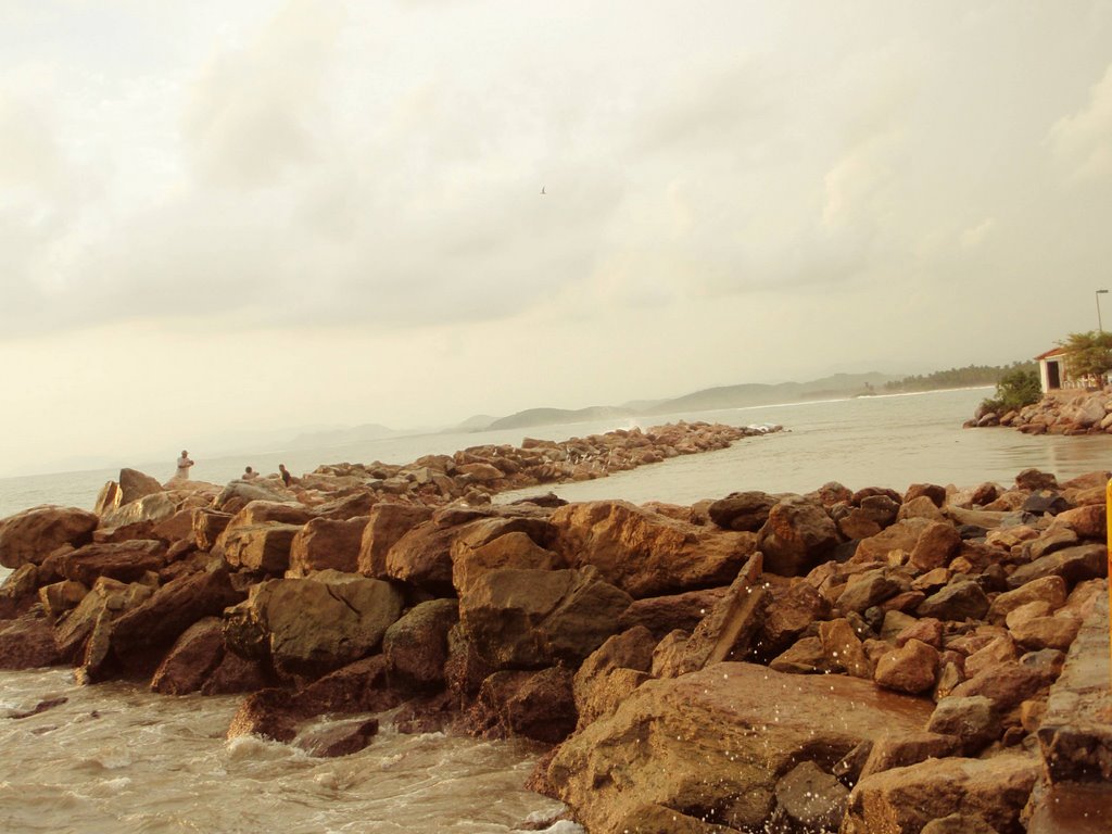 Rocas-Playa Linda by Carlos Vázquez López