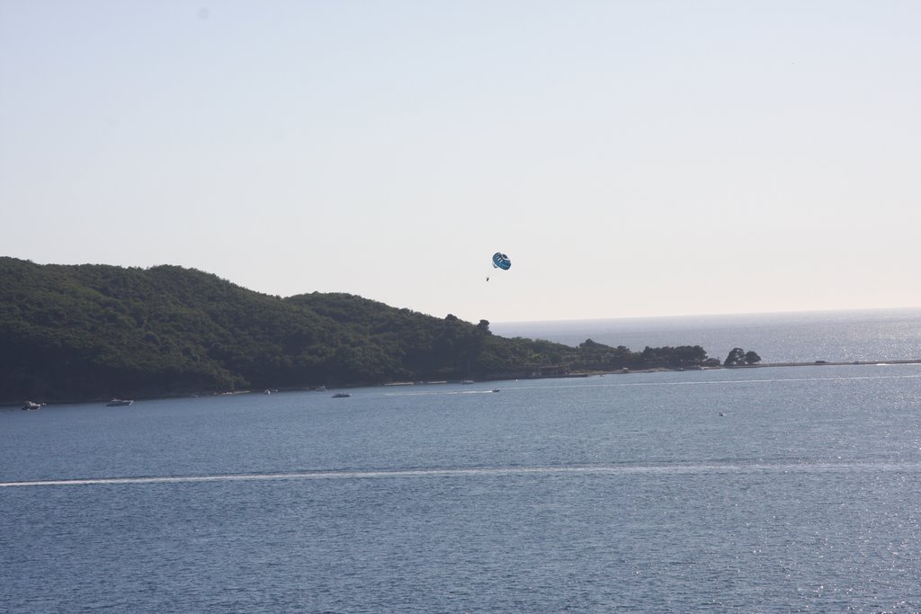 Parasailing by mike_andrey