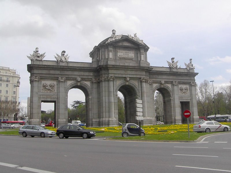 Puerta de Alcala (madrid) by Gufete