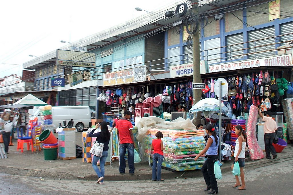 Marché public, La Entrada, Copán, Honduras, Février 2009 by Christian Claveau