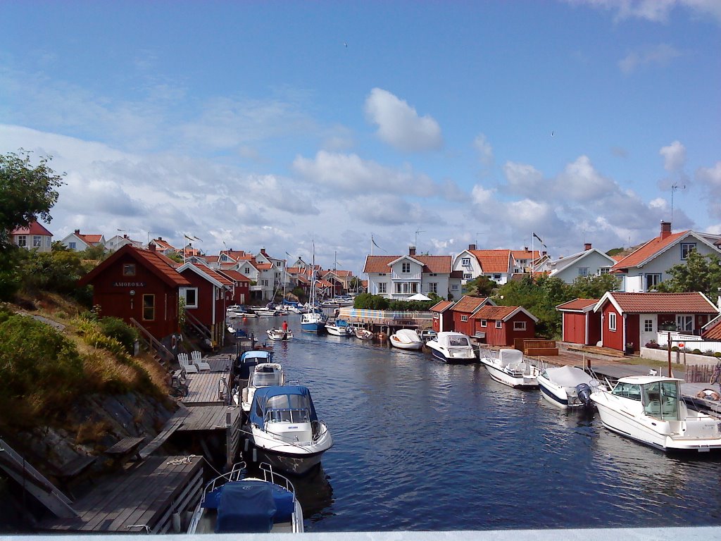 Grundsund vy från bron väst by Perra Sandén