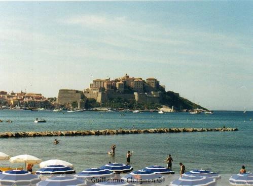 Calvi vue de la plage by Guillaume Chagnon