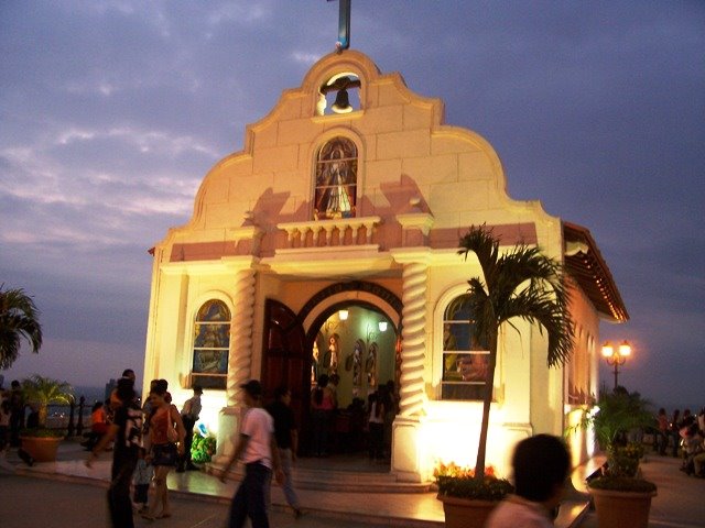 CAPILLA CERRO SANTA ANA NOCTURNO by jvelascs