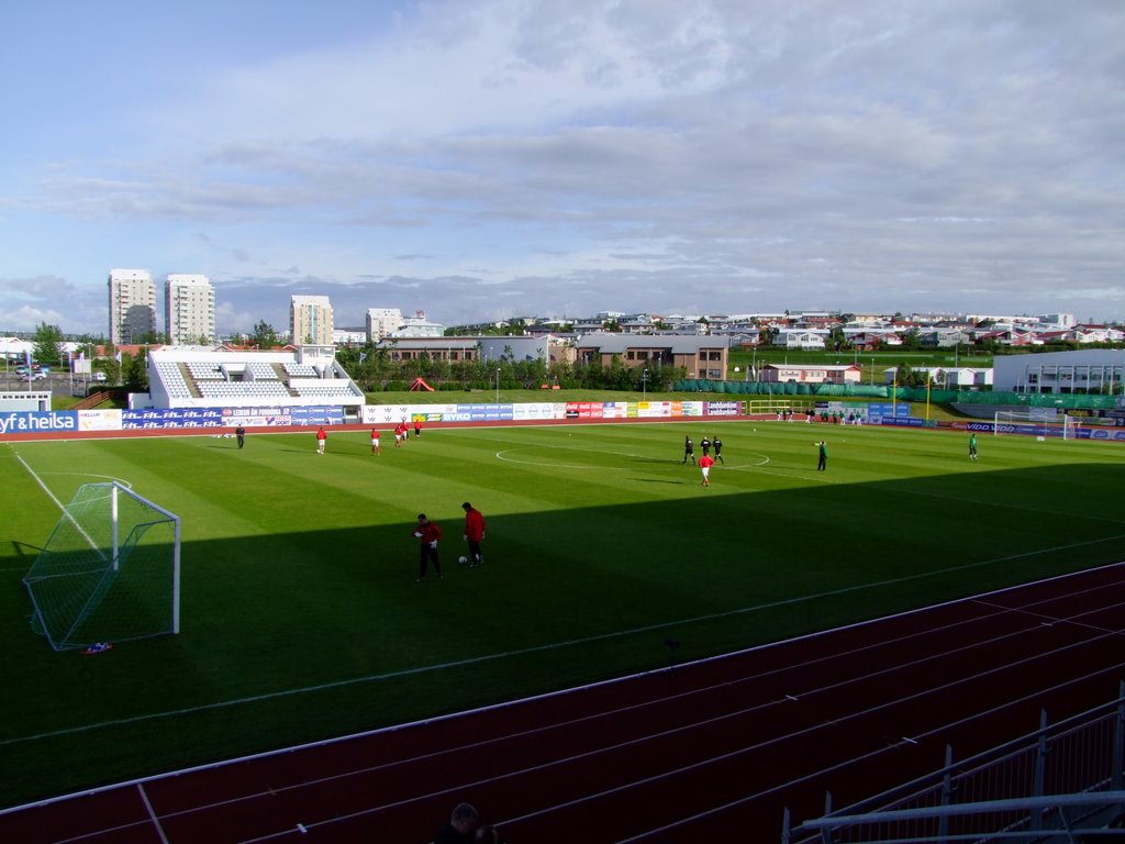 Kópavogsvöllur Spielstätte von Breiðablik Kópavogur ; HK (Handknattleiksfélag Kópavogs) & ÍK (Íþróttafélag Kópavogs) by Fueloep