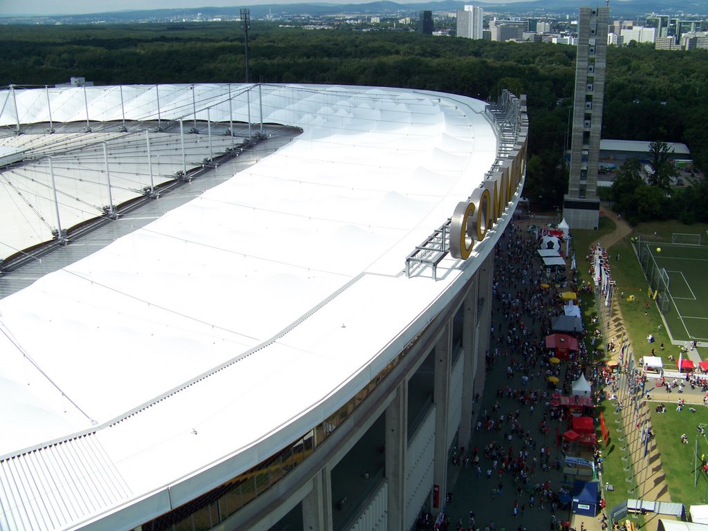 Dach vom Stadion 2009 by Helmut Miethner