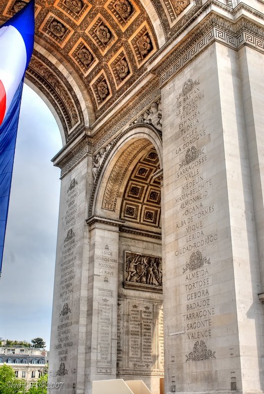 Upward-in, Arc Du Triomphe by SP01L3R