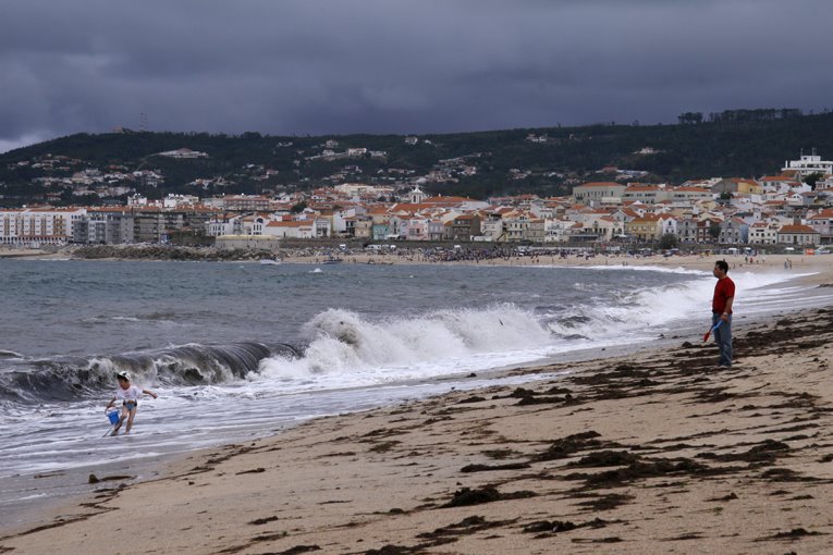 Cuidados en la playa by Victorino Gª Calderó…