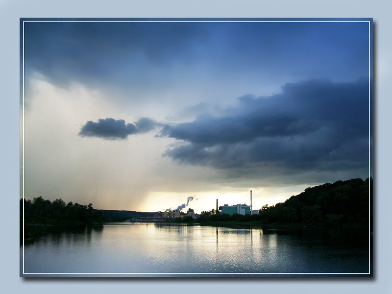 La pluie arrive by Mario Hains