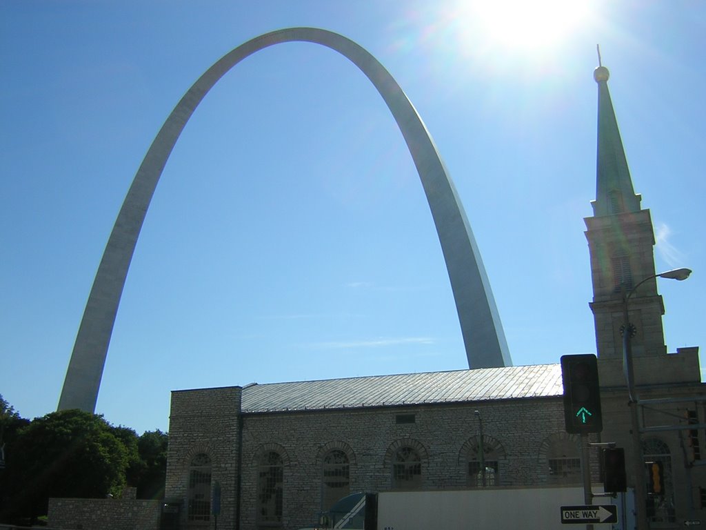 Gateway Arch by Leigh Marts