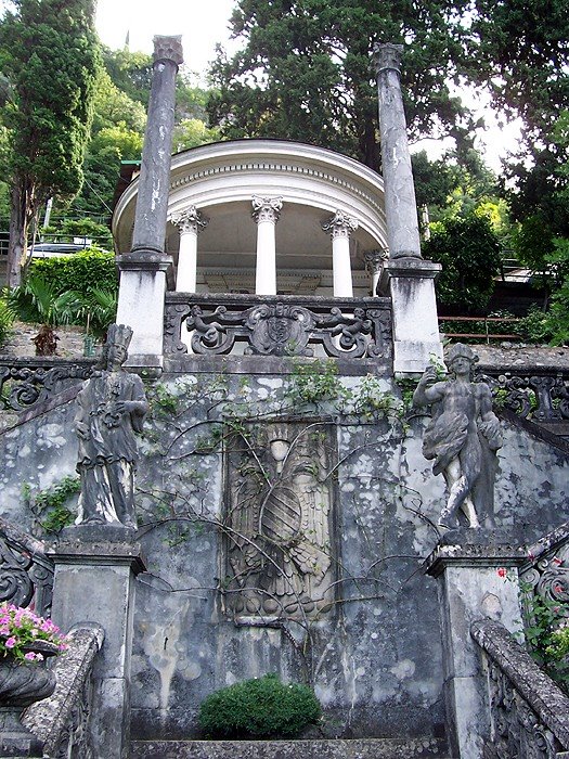 Varenna - Tempietto nei Giardini di Villa Monastero by MarkusMark2