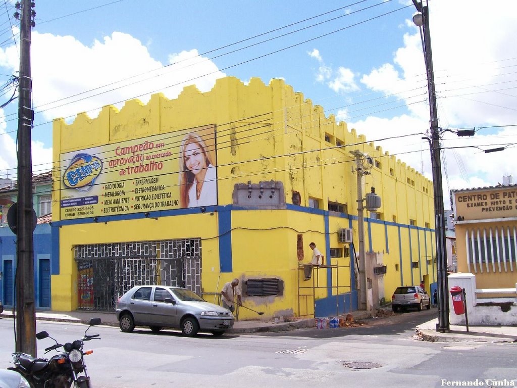 Prédio onde por várias décadas do século passado funcionou o Cine Rialto, alegria da garotada de São Luis. Localizado na rua do Passeio, próximo ao Pronto Socorro Municipal. by Fernando Cunha