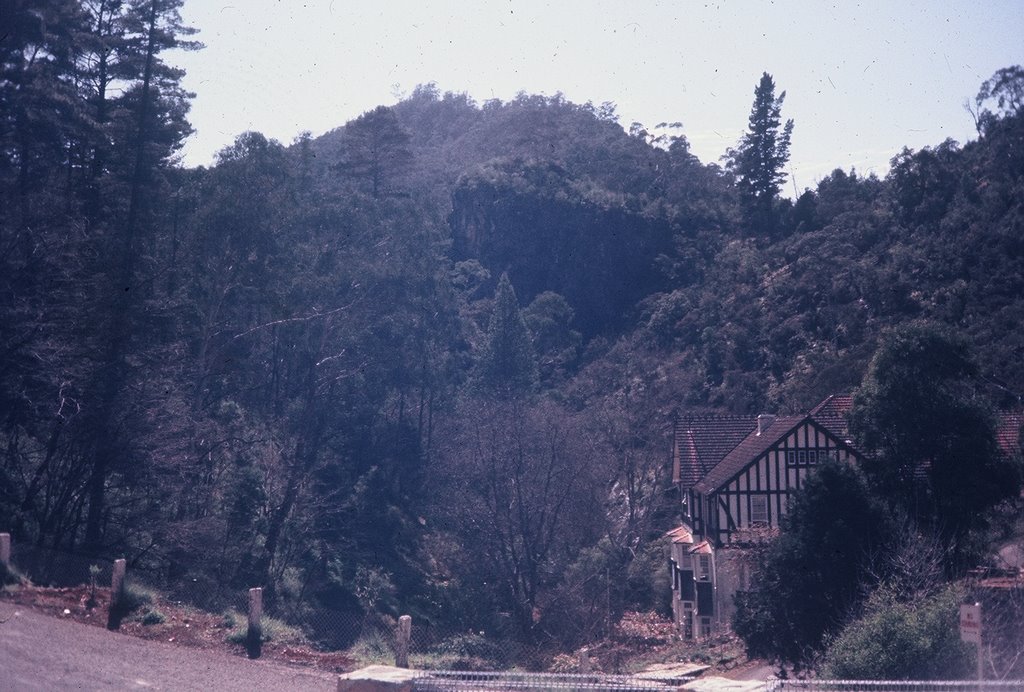 Jenolan Caves, The Hotel by 2fingers