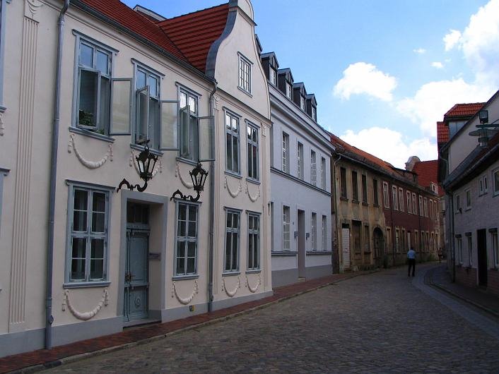 Kerstingstrasse i Güstow / Kerstingstrasse in Güstrow by Ulrik Klixbüll