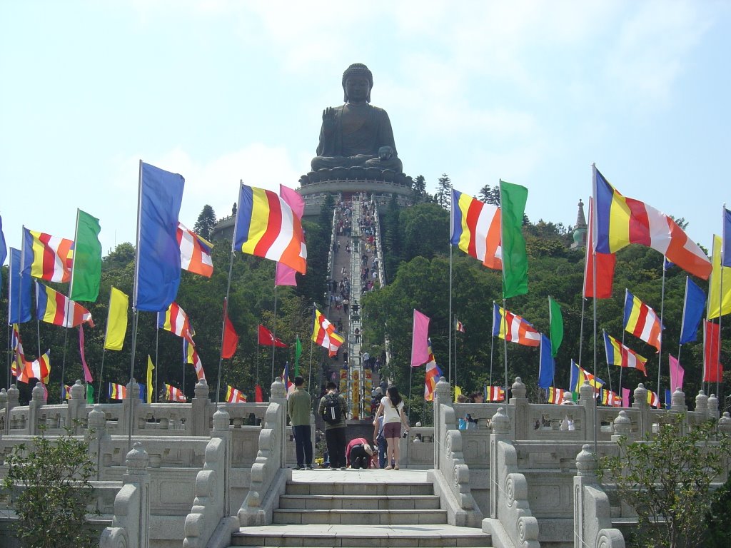 Tian Tan Buddha statue by Joan Abenza