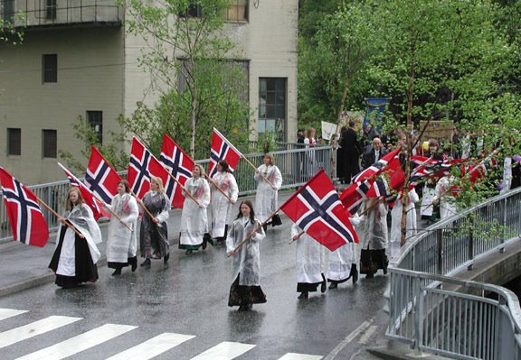 17Mai Tog 2004 Vaksdal by Vidar Steinsbo